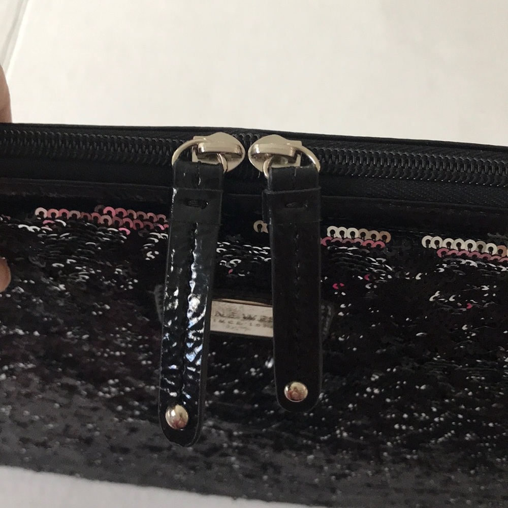 - NINE WEST SEQUIN LAPTOP CASE - Picture 5 of 6